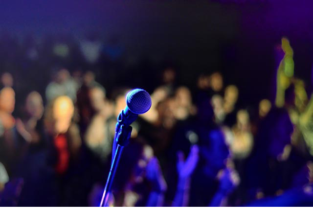 microphone in front of a blurred out crowd